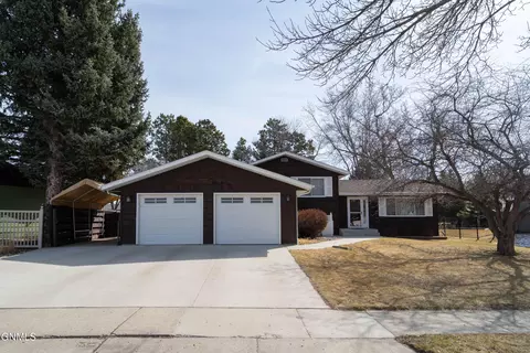 1501 Reno Dr, Bismarck, ND 58504