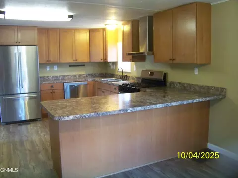 346 Piccadilly Cir, Bismarck, ND 58504