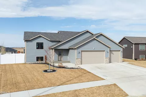3427 Shamrock, Dickinson, ND 58601