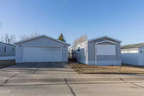4515 Bunker Dr, Bismarck, ND 58503