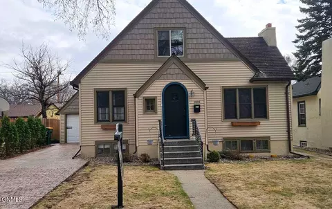 1005 N 8th St, Bismarck, ND 58501