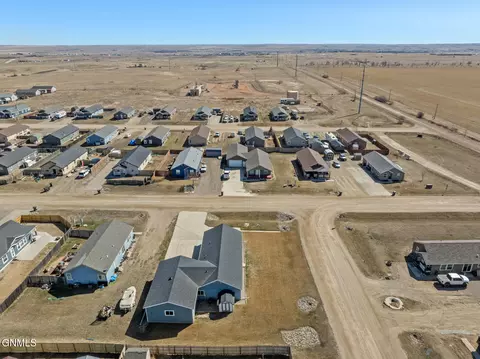 5611 Stoneview Ave, Williston, ND 58801 photo 4