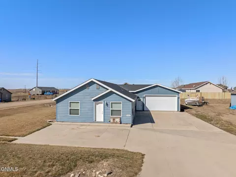 5611 Stoneview Ave, Williston, ND 58801 photo 2