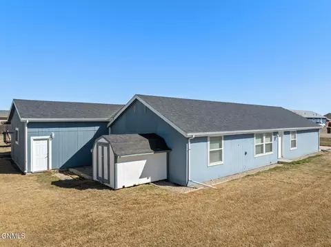5611 Stoneview Ave, Williston, ND 58801 photo 3