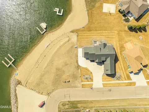 38043808 Lakewood Dr SE, Mandan, ND 58554