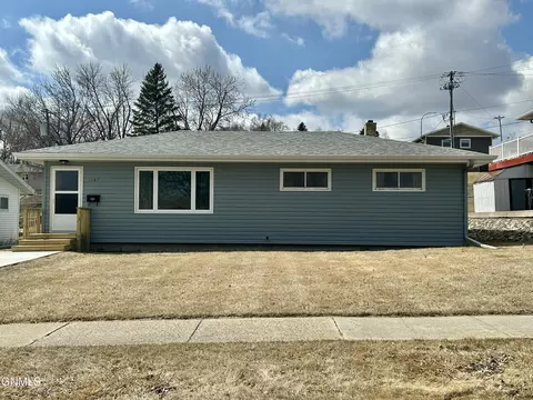 1147 2nd Ave NW, Valley City, ND 58072