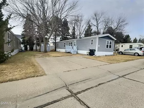 4319 Patriot Dr, Bismarck, ND 58503