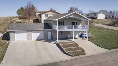 900 1st St NW, Beulah, ND 58523