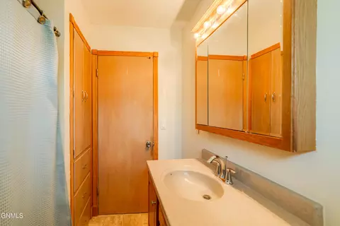 2218 E D Ave, Bismarck, ND 58501 photo 24