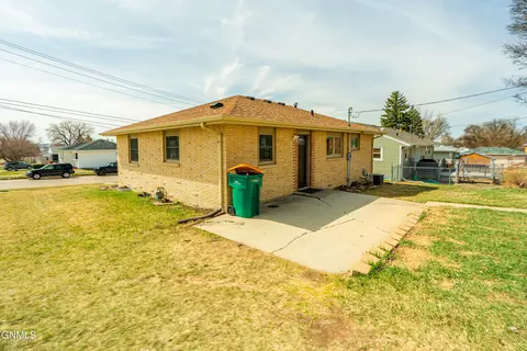 2218 E D Ave, Bismarck, ND 58501 photo 58