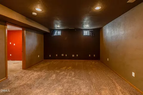 2218 E D Ave, Bismarck, ND 58501 photo 29