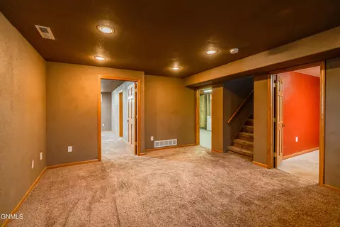 2218 E D Ave, Bismarck, ND 58501 photo 31