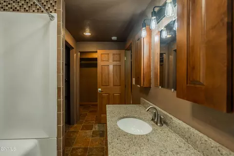 2218 E D Ave, Bismarck, ND 58501 photo 45