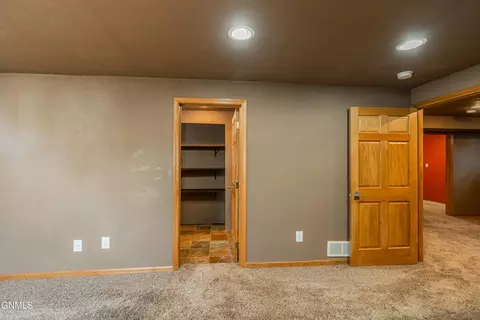 2218 E D Ave, Bismarck, ND 58501 photo 41