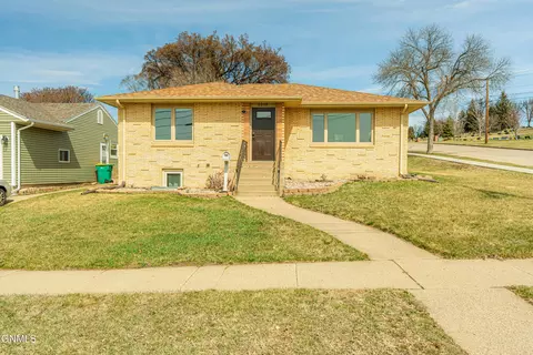 2218 E D Ave, Bismarck, ND 58501
