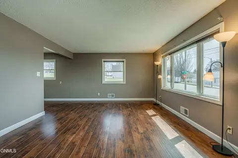 2218 E D Ave, Bismarck, ND 58501 photo 3