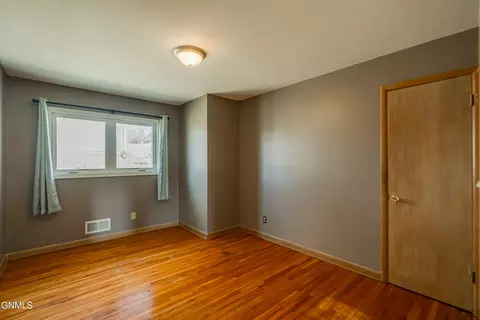 2218 E D Ave, Bismarck, ND 58501 photo 17