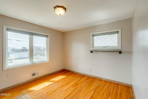 2218 E D Ave, Bismarck, ND 58501 photo 26