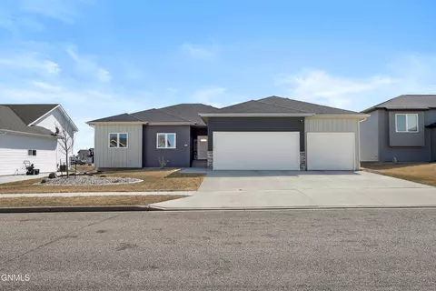 1205 Shires Dr SE, Mandan, ND 58554