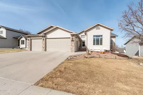 3012 Remuda Dr, Bismarck, ND 58503 photo 3