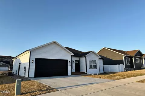 Exterior - 3720 Rocky Wagon St, Williston, ND 58801 photo 2 of 3