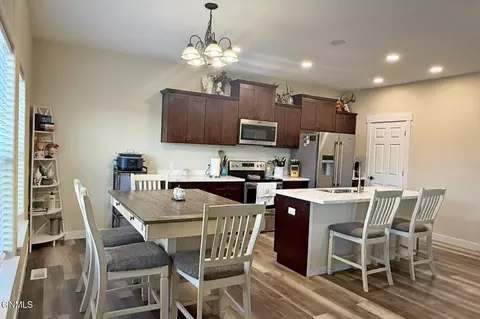 Kitchen - 3720 Rocky Wagon St, Williston, ND 58801 photo 3 of 8