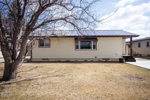 1517 5th Ave SW, Jamestown, ND 58401