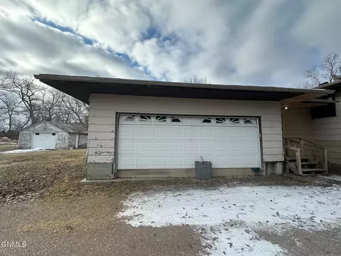 160 Jones Ave, Mchenry, ND 58464 photo 32