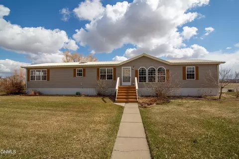 1306 Custer Dr, Washburn, ND 58577