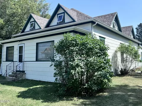 14 Prairie St, Portal, ND 58772