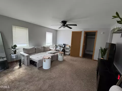 1442 7th St SW, Minot, ND 58701 photo 2