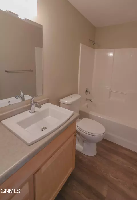 2802 27th St W, Williston, ND 58801 photo 18