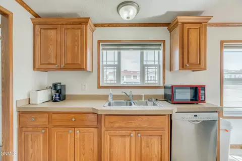 4012 N Valley Loop, Bismarck, ND 58503 photo 5
