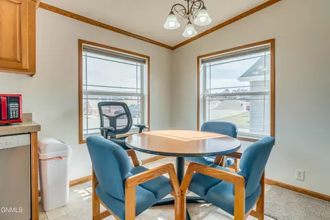 4012 N Valley Loop, Bismarck, ND 58503 photo 10