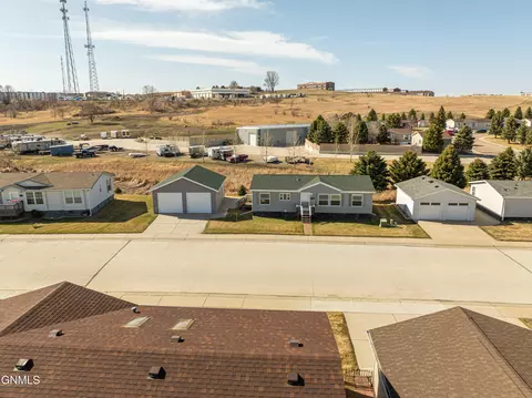 4012 N Valley Loop, Bismarck, ND 58503 photo 59