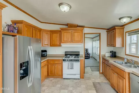 4012 N Valley Loop, Bismarck, ND 58503 photo 2