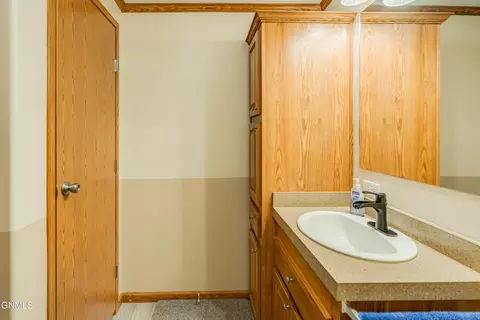 4012 N Valley Loop, Bismarck, ND 58503 photo 24