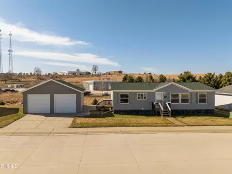4012 N Valley Loop, Bismarck, ND 58503