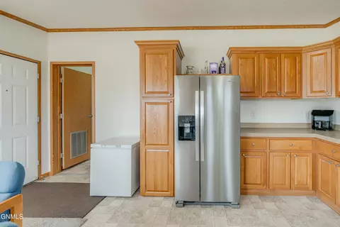 4012 N Valley Loop, Bismarck, ND 58503 photo 6