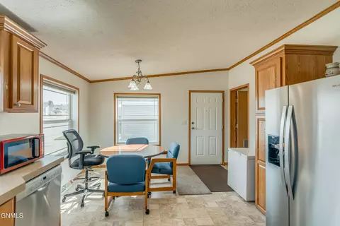 4012 N Valley Loop, Bismarck, ND 58503 photo 9