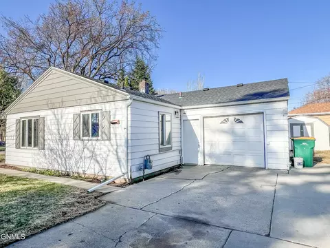 1722 E D Ave, Bismarck, ND 58501 photo 4
