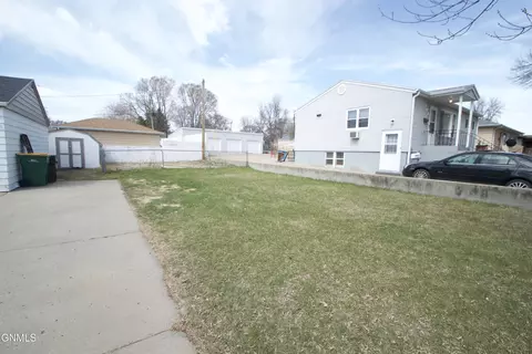1722 E D Ave, Bismarck, ND 58501 photo 22