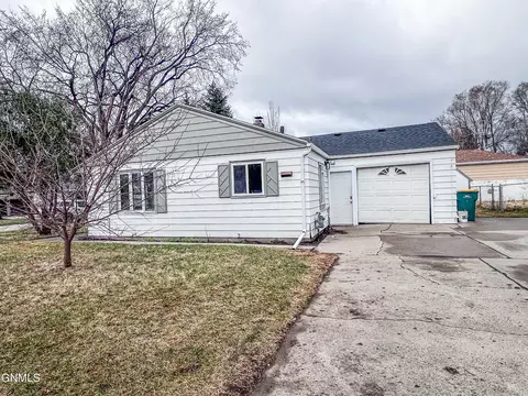 1722 E D Ave, Bismarck, ND 58501 photo 3