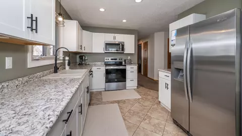 3709 37 St NW, Mandan, ND 58554