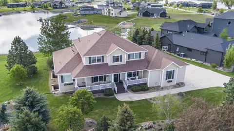 6501 Misty Waters Dr, Bismarck, ND 58503