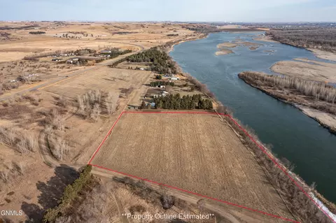 4670 Tomahawk Trl S, Mandan, ND 58554