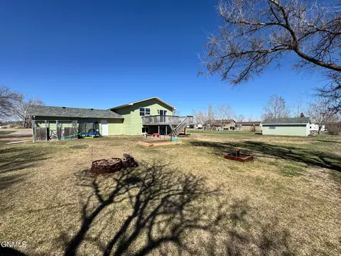 81 68th St E, Williston, ND 58801 photo 33