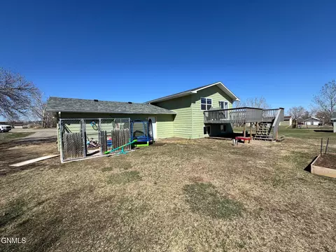 81 68th St E, Williston, ND 58801 photo 32
