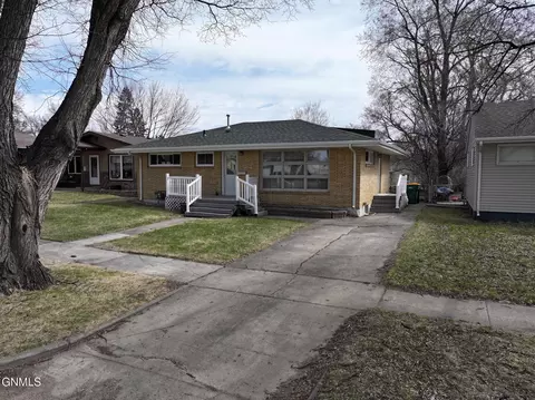 1511 14th St N, Bismarck, ND 58501