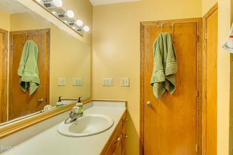 2127 Boulevard Ave E, Bismarck, ND 58501 photo 21